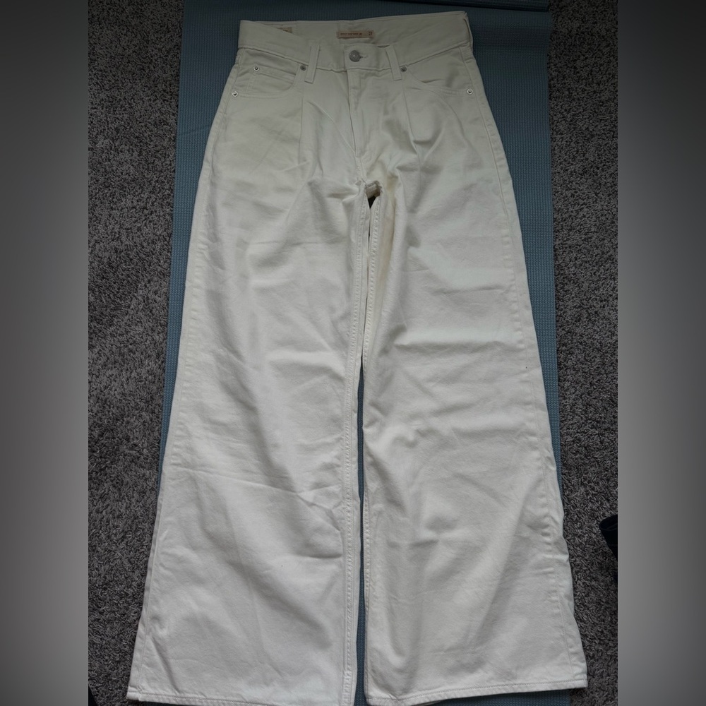 Vintage Levi’s Premium “Baggy Dad Wide Leg” jeans for women